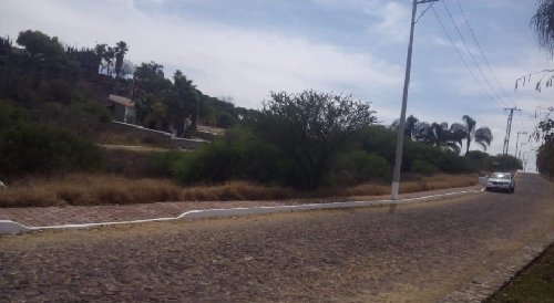 Terreno Plano con Doble Acceso