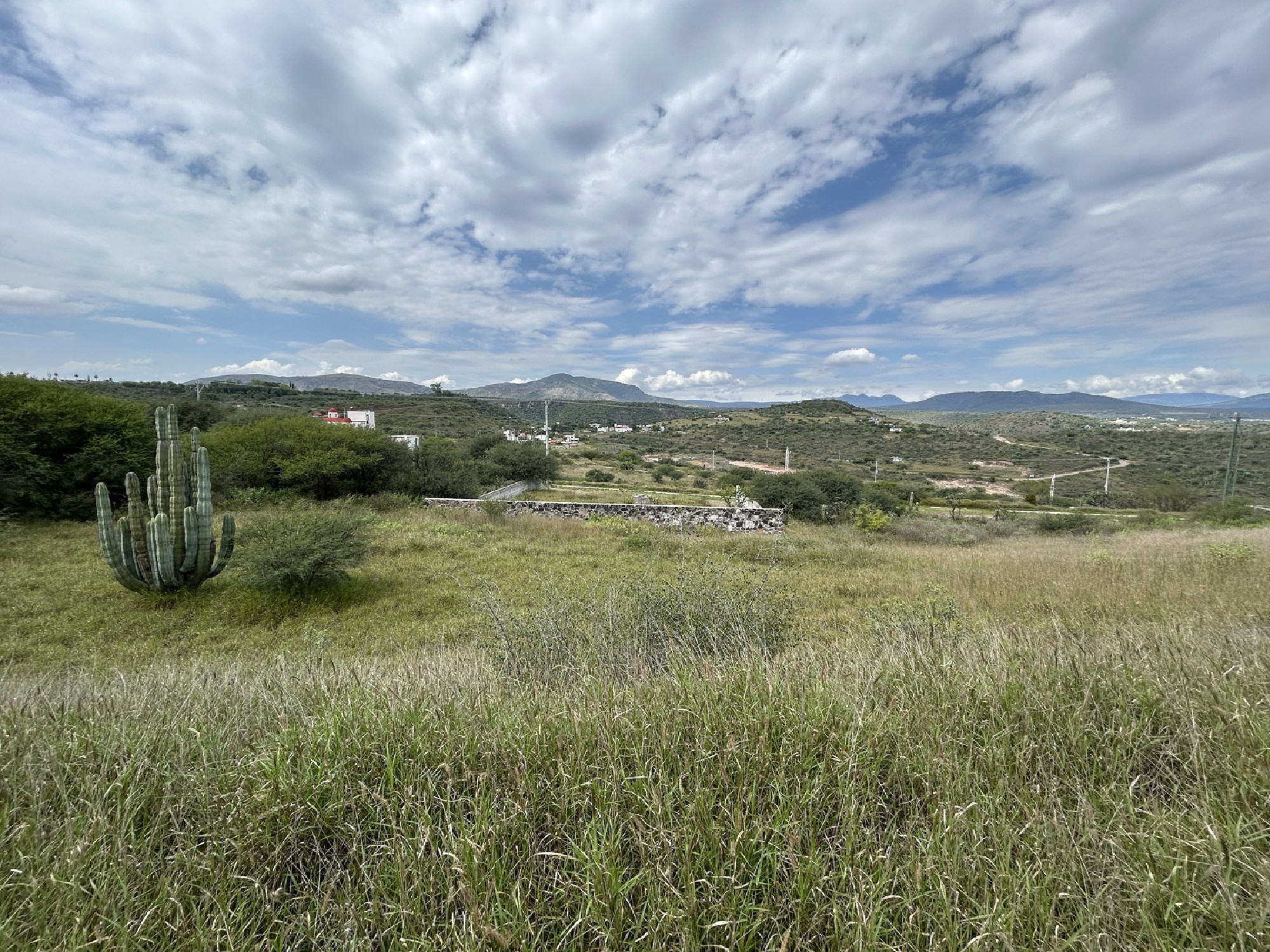 EXCELLENT PANORAMIC VIEW OF THE VALLEY